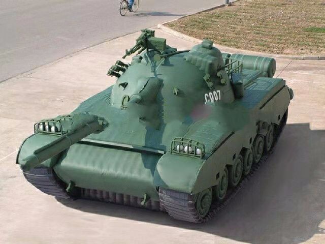 布尔津军用充气坦克